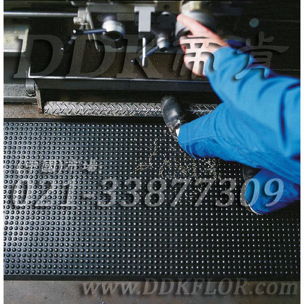 如何杜絕車間機(jī)器下面地上油污？機(jī)床地面油污來源分析及其對策簡述。