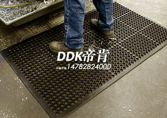 案例:利用圓孔橡膠墊碎屑收集墊增強(qiáng)地面整潔及安全 圓孔橡膠墊碎屑收集墊,多空橡膠墊,防滑橡膠墊,90 厘米X150 厘米防滑地墊,橡膠抗疲勞地墊