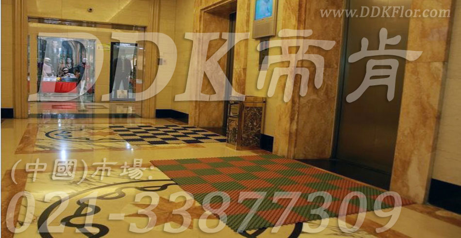 紅綠相拼色_電梯大堂防滑鋪設樣板圖片,帝肯(DDK)_8200_900效果圖 紅綠相拼色_電梯大堂防滑鋪設樣板圖片,帝肯(DDK)_8200_900效果圖,電梯地墊,電梯防滑墊,出入口地墊,入口防塵地墊,入口防滑墊,門口腳墊,門口地墊,門口防滑地墊,門口防滑地膠,門口防滑墊,門口防塵墊,門墊地墊
