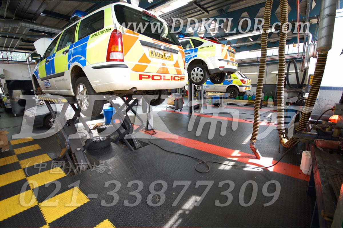 紅+灰+黃_汽修車間地面地板鋪裝材料樣板圖片,帝肯(DDK)_2000_9979(工業(yè)廠房車間地面材料)效果圖,維修車間地板,安全通道用地板,工業(yè)pvc地板,pvc工業(yè)地板,工業(yè)地板磚,工業(yè)地板,工業(yè)地板膠,工業(yè)地膠,工業(yè)塑膠地板,工業(yè)橡膠地板,工業(yè)防滑墊,pvc承重地板,耐重壓地板,工廠車間地膠,工廠車間地板革,車間pvc地板,車間塑膠地板,車間用地板膠,車間地板磚,車間地板,車間防砸地板,車間地膠墊,車間地面膠皮,倉庫防潮地膠,倉庫地板,防潮地板,防潮板,塑料拼裝地板,塑料拼接地板,塑料橡膠地毯,塑料地板