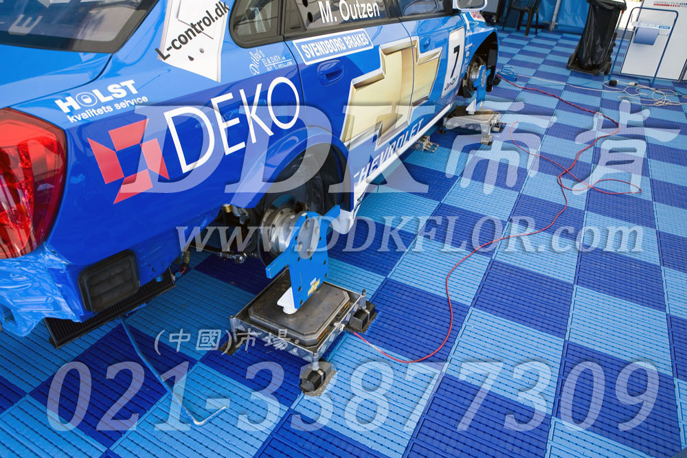 深藍+淺藍（1）_雪佛蘭汽車維修車間地板樣板圖片,帝肯(DDK)_7000_9979（維修車間地面材料）效果圖，pe戶外地板,pp防滑墊,塑料拼接地板,塑料拼裝地板,室外拼接地墊,室外鏤空拼裝地板,拼接地板,拼接式地墊,拼裝地墊,拼接式防滑墊,拼裝地板,拼裝地膠,模塊拼接式門墊,PVC拼接地墊,維修車間地板,車展地膠,車庫地板,車庫地墊,車庫地膠,車用防滑墊,車展地板,停車場防滑墊