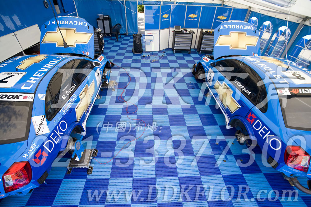 深藍+淺藍（9）_雪佛蘭汽車維修車間地板樣板圖片,帝肯(DDK)_7000_9979（維修車間地面材料）效果圖，pe戶外地板,pp防滑墊,塑料拼接地板,塑料拼裝地板,室外拼接地墊,室外鏤空拼裝地板,拼接地板,拼接式地墊,拼裝地墊,拼接式防滑墊,拼裝地板,拼裝地膠,模塊拼接式門墊,PVC拼接地墊,維修車間地板,車展地膠,車庫地板,車庫地墊,車庫地膠,車用防滑墊,車展地板,停車場防滑墊