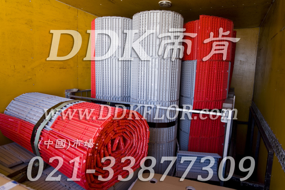 紅+灰（3）_戶外展會運動賽事帳篷地面材料樣板圖片,帝肯(DDK)_7000_600（篷房地面材料）效果圖，移動篷房用地板,pvc活動地板,pe戶外地板,戶外地磚,戶外地板,戶外塑料地板,戶外防滑墊,塑料戶外地板,pvc戶外地板,pvc承重地板,室外地坪,室外地墊,室外地板膠,室外地磚,室外地膠,室外塑料地板,室外塑料地毯,室外塑膠地板,室外拼接地墊,室外橡膠地板,室外環保地板,室外防滑地墊,室外防滑墊,展會地板,展會地膠,展銷會專用地板,可拼接展會塑膠地板,會展地板,展臺地板,車展地板,車展地膠,塑料拼接地板,塑料拼裝地板,PVC拼接地墊,拼接地板,拼接式地墊,拼裝地墊,拼裝地板,拼裝地膠,室外鏤空拼裝地板,組合式地墊