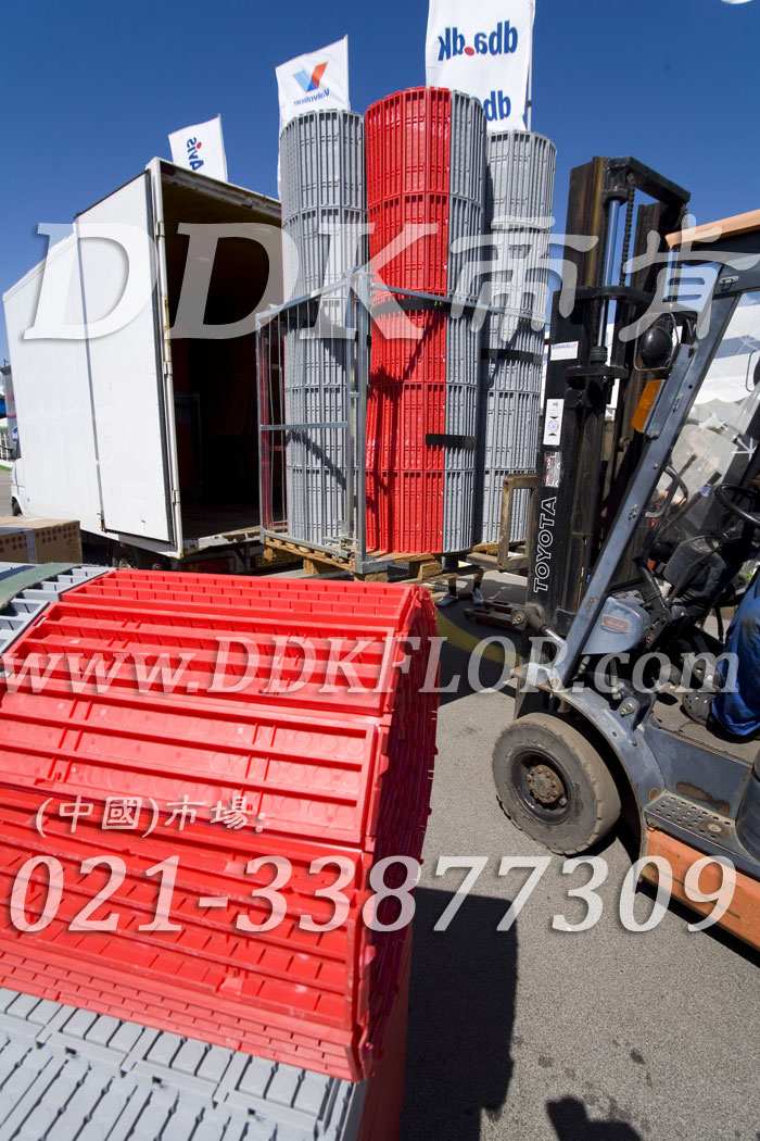 紅色（3）_戶外活動(dòng)草坪地面保護(hù)材料樣板圖片,帝肯(DDK)_7000_222（草坪保護(hù)材料）效果圖，草坪保護(hù)板,草坪保護(hù)墊,草坪專用蓋板,草坪地板