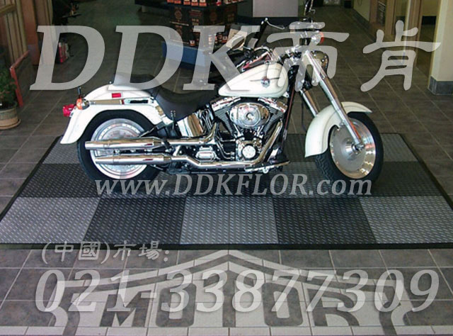 深灰+淺灰相間_摩托車展廳地板材料樣板圖片,帝肯(DDK)_3000_680(展會地板材料)效果圖 深灰+淺灰相間_摩托車展廳地板材料樣板圖片,帝肯(DDK)_3000_680(展會地板材料)效果圖,摩托車展臺,會展地板,可拼接展會塑膠地板,展會地板,展會地膠,展廳塑料格柵,展廳展車地墊,展臺地板,展銷會專用地板,摩托車展臺,汽車4s店卡扣展示板,汽車展廳地墊,汽車展廳地板,汽車展臺,汽車展示地墊,車型展示板,車展地板,車展地膠