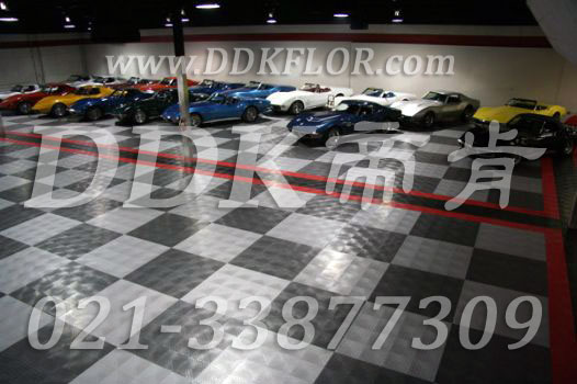 深灰+灰白相拼_汽車展銷廳地面材料樣板圖片,帝肯(DDK)_3000_680（展會地板材料）效果圖,會展地板,可拼接展會塑膠地板,展會地板,展會地膠,展廳塑料格柵,展廳展車地墊,展臺地板,展銷會專用地板,摩托車展臺,汽車4s店卡扣展示板,汽車展廳地墊,汽車展廳地板,汽車展臺,汽車展示地墊,車型展示板,車展地板,車展地膠