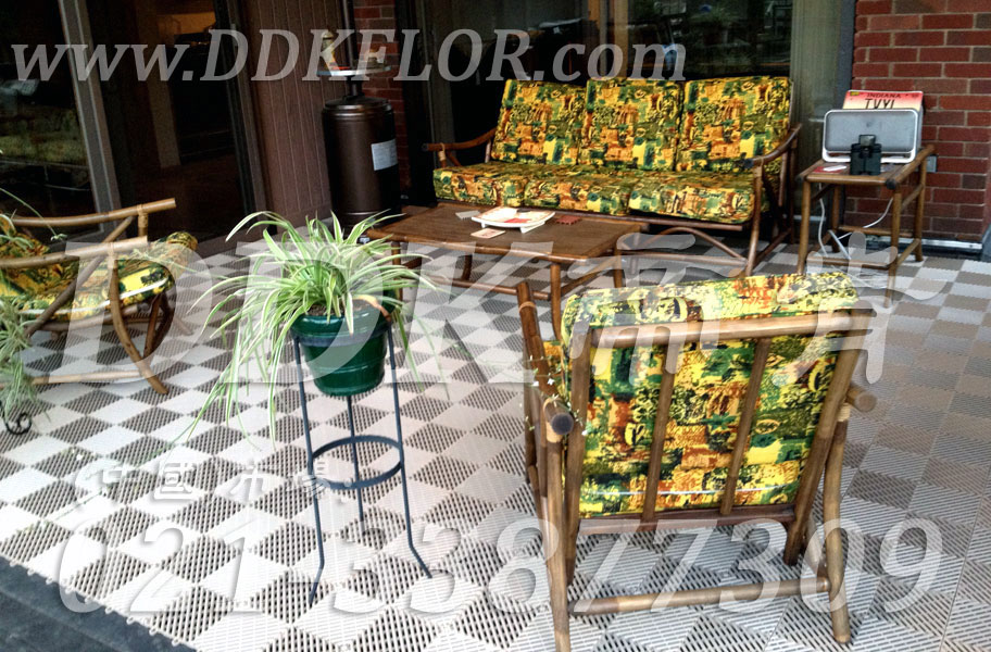 白色_室外花園露臺(tái)地面鋪裝材料樣板圖片,帝肯(DDK)_8100_T550(室外花園地面材料)效果圖 白色_室外花園露臺(tái)地面鋪裝材料樣板圖片,帝肯(DDK)_8100_T550(室外花園地面材料)效果圖,戶外地磚,戶外地板,戶外花園地磚,pvc戶外地板,塑料戶外地板,幼兒園戶外地墊,幼兒園戶外地板,戶外地墊,戶外地毯,戶外地膠,戶外塑料地板,戶外塑膠地毯,戶外花園地板,戶外草坪地墊,戶外防滑墊,花園戶外地板,陽(yáng)臺(tái)戶外地板,入戶花園地板,入戶花園地面,室外花園地磚,花園地板磚,露臺(tái)花園裝修,室外地板膠,室外地磚,室外地膠,室外塑料地板,室外塑膠地板,室外鏤空拼裝地板,室外防水地板,室外防滑地墊,室外生態(tài)地板,室外環(huán)保地板,室外防腐地板,室外陽(yáng)臺(tái)地板,室外陽(yáng)臺(tái)磚,室外露臺(tái)地磚,室外露臺(tái)裝修,幼兒園室外地膠