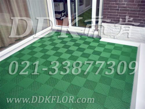 綠色拼裝_露臺(tái)塑膠地板材料樣板圖片,帝肯(DDK)_8100_T500（露天陽(yáng)臺(tái)地面材料）效果圖,別墅陽(yáng)臺(tái)地板,別墅陽(yáng)臺(tái)裝修,室外陽(yáng)臺(tái)地板,室外陽(yáng)臺(tái)磚,室外露臺(tái)地磚,室外露臺(tái)裝修,舞臺(tái)地板,陽(yáng)臺(tái)地板磚,陽(yáng)臺(tái)地磚裝修,陽(yáng)臺(tái)戶外地板,陽(yáng)臺(tái)拼裝地板,陽(yáng)臺(tái)裝修,露臺(tái)地板,露臺(tái)地磚,露臺(tái)地面裝修,露臺(tái)拼接地板,露臺(tái)花園裝修,露臺(tái)防滑地板,露臺(tái)防滑地磚,頂樓露臺(tái)裝修,室外生態(tài)地板,室外環(huán)保地板,室外防腐地板