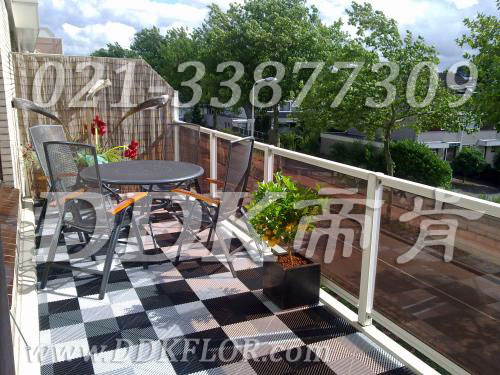 黑加白拼裝組合（2）_露天陽臺新型歐式功能性地板磚效果圖樣板圖片,帝肯(DDK)_8100_T500（露天陽臺地面材料）效果圖,別墅陽臺地板,別墅陽臺裝修,室外陽臺地板,室外陽臺磚,室外露臺地磚,室外露臺裝修,舞臺地板,陽臺地板磚,陽臺地磚裝修,陽臺戶外地板,陽臺拼裝地板,陽臺裝修,露臺地板,露臺地磚,露臺地面裝修,露臺拼接地板,露臺花園裝修,露臺防滑地板,露臺防滑地磚,頂樓露臺裝修,室外生態地板,室外環保地板,室外防腐地板