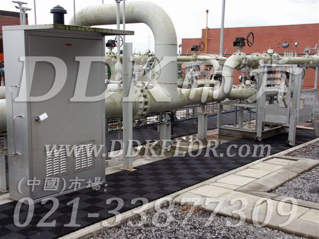 黑色(4)_組合安裝_平臺通道地面防滑材料樣板圖片,帝肯(DDK)_8100_9979(工廠地面材料)效果圖 黑色(4)_組合安裝_平臺通道地面防滑材料樣板圖片,帝肯(DDK)_8100_9979(工廠地面材料)效果圖,通道防滑墊,安全通道用地板,倉庫防潮地膠,地面防滑墊,塑膠防滑墊,塑膠防滑地墊,多功能移動地板,室外地墊,室外地板膠,室外拼接地墊,室外防滑墊,室外防滑透水墊,工業走道地墊,工業耐油地墊,拼接式地墊,拼接地板,抗壓地墊,抗壓地板,模塊地板,排水地板,排水地墊,柵格地墊,拼裝地膠,拼裝地板,拼裝地墊,拼接式防滑墊,排水防滑墊,漏水地墊,漏水地膠,漏水防滑墊,甲板防滑墊,疏水板,疏水地墊,疏水防滑墊,疏水墊,網格地板,網格地墊,網格塑料地板墊,網格防滑墊,網格塑料墊,網狀防滑墊,耐壓地板,走廊地毯,走道地墊,耐磨地墊,耐油防滑墊,耐油防滑地墊,耐油耐水地墊,防潮地板磚,防潮地板,防潮地墊,防滑隔水墊,防潮板,防滑拼墊,防滑塑料地墊,透水防滑塑膠地墊,透水地板膠墊,透水地墊,隔水地板,隔水材料,耐重壓地板,耐重壓地墊,耐酸堿防腐蝕膠墊,耐磨地板,耐酸堿膠墊,耐酸堿地墊,耐酸堿pvc地板膠,耐磨防滑地板,耐磨地膠