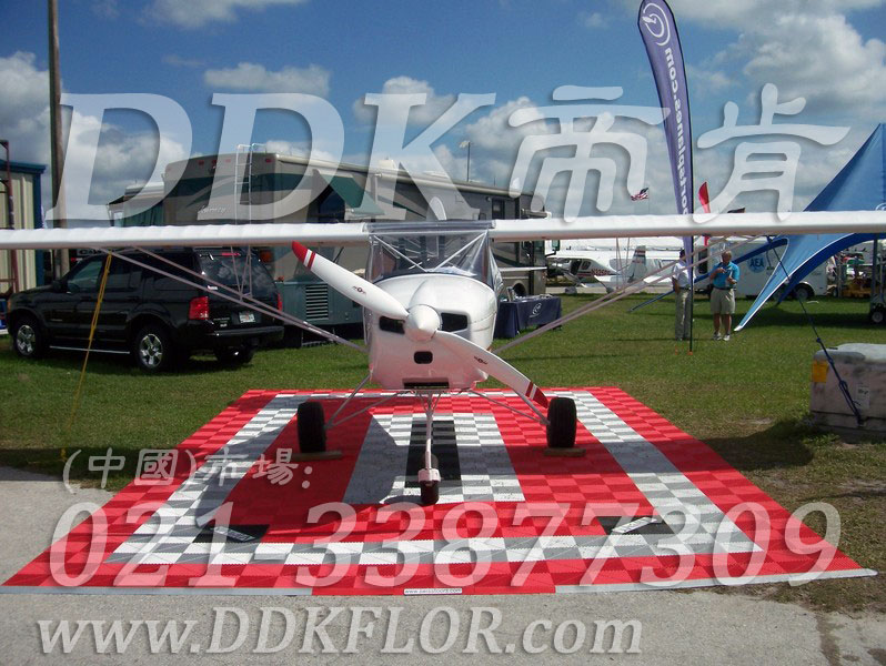 紅色+白色+黑色組合安裝(9)_ 戶外展覽展示地板材料樣板圖片,帝肯(DDK)_8100_680(展覽地面地板材料)效果圖 紅色+白色+黑色組合安裝(9)_ 戶外展覽展示地板材料樣板圖片,帝肯(DDK)_8100_680(展覽地面地板材料)效果圖,會(huì)展地板,展會(huì)地板,展會(huì)地膠,展廳塑料格柵,可拼接展會(huì)塑膠地板,展銷會(huì)專用地板,草坪保護(hù)板,草坪地板,草坪專用蓋板