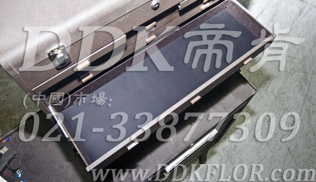 卷材黑色(9)_工廠車間用防滑耐磨地毯樣板圖片,帝肯(DDK)_S450_9979(工業車間地面防滑材料)效果圖 卷材黑色(9)_工廠車間用防滑耐磨地毯樣板圖片,帝肯(DDK)_S450_9979(工業車間地面防滑材料)效果圖,廠房地毯,廠房地膠,過道地毯,過道地墊,過道防滑墊,工廠車間地板革,維修車間地板,車間地墊,車間地毯,車間地膠墊,車間地面膠皮,車間塑料防滑墊,車間用地板膠,車間防滑地墊,車間防滑墊,車間防砸地板,工廠車間地膠,工業地毯,工業地膠,工業塑料地毯,工業地墊,工業地板膠,工業地板革,工業耐油地墊,工業走道地墊,工業防滑地毯,工業防滑墊,工廠地墊,工廠地毯,工廠地膠,工廠走道地墊,工業抗疲勞防滑墊,走道地墊,走道地毯,走道墊,塑料防滑地毯,橡膠地毯,耐壓耐磨地毯,走廊地毯,防滑地毯,防污地毯,防滑毯,防水地毯,防噪聲地毯,通道地毯,經濟型抗疲勞地墊,抗疲勞腳墊,抗疲勞地毯,防疲勞地膠,防疲勞地毯,耐磨地膠,工廠用橡膠地墊,工廠防滑地墊,工廠防滑墊,pvc防滑地毯,pvc防滑地膠,PVC地毯,pvc地膠,pvc塑料地毯,pvc塑膠地毯,流水線地墊