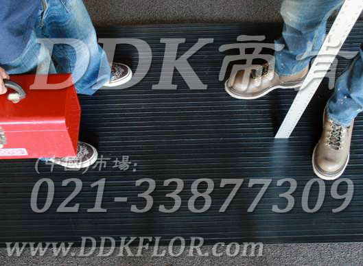 卷材黑色(18)_工廠(chǎng)車(chē)間用防滑耐磨地毯樣板圖片,帝肯(DDK)_S450_9979(工業(yè)車(chē)間地面防滑材料)效果圖 卷材黑色(18)_工廠(chǎng)車(chē)間用防滑耐磨地毯樣板圖片,帝肯(DDK)_S450_9979(工業(yè)車(chē)間地面防滑材料)效果圖,廠(chǎng)房地毯,廠(chǎng)房地膠,過(guò)道地毯,過(guò)道地墊,過(guò)道防滑墊,工廠(chǎng)車(chē)間地板革,維修車(chē)間地板,車(chē)間地墊,車(chē)間地毯,車(chē)間地膠墊,車(chē)間地面膠皮,車(chē)間塑料防滑墊,車(chē)間用地板膠,車(chē)間防滑地墊,車(chē)間防滑墊,車(chē)間防砸地板,工廠(chǎng)車(chē)間地膠,工業(yè)地毯,工業(yè)地膠,工業(yè)塑料地毯,工業(yè)地墊,工業(yè)地板膠,工業(yè)地板革,工業(yè)耐油地墊,工業(yè)走道地墊,工業(yè)防滑地毯,工業(yè)防滑墊,工廠(chǎng)地墊,工廠(chǎng)地毯,工廠(chǎng)地膠,工廠(chǎng)走道地墊,工業(yè)抗疲勞防滑墊,走道地墊,走道地毯,走道墊,塑料防滑地毯,橡膠地毯,耐壓耐磨地毯,走廊地毯,防滑地毯,防污地毯,防滑毯,防水地毯,防噪聲地毯,通道地毯,經(jīng)濟(jì)型抗疲勞地墊,抗疲勞腳墊,抗疲勞地毯,防疲勞地膠,防疲勞地毯,耐磨地膠,工廠(chǎng)用橡膠地墊,工廠(chǎng)防滑地墊,工廠(chǎng)防滑墊,pvc防滑地毯,pvc防滑地膠,PVC地毯,pvc地膠,pvc塑料地毯,pvc塑膠地毯,流水線(xiàn)地墊