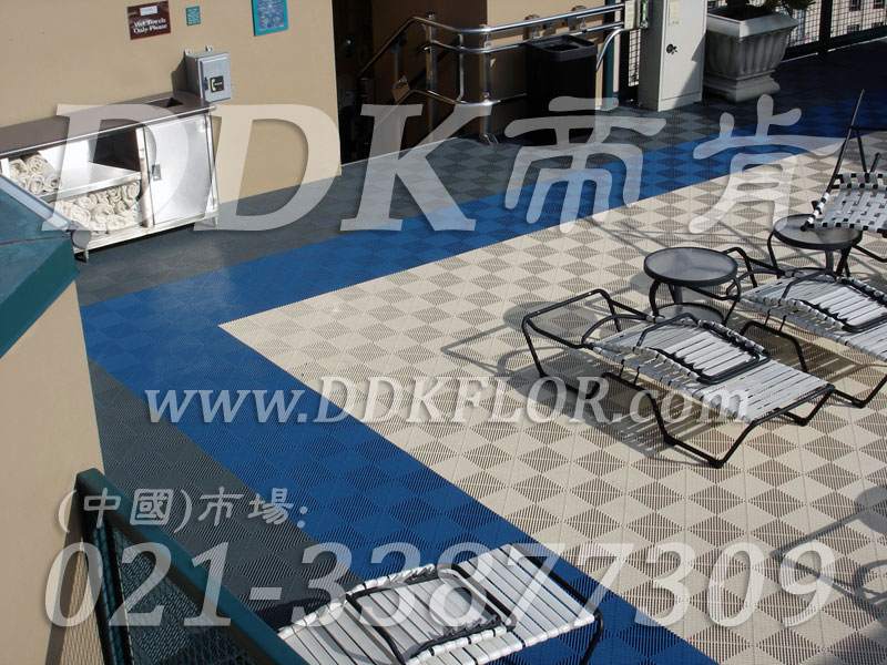 室外泳池四周地面防滑塑膠地磚材料（4）_藍(lán)色灰白相拼組合樣板圖片,帝肯(DDK)_8100_339（游泳池防滑地磚材料）效果圖,泳池地膠,泳池防滑地墊,泳池防滑地毯,游泳池防滑墊,游泳池防滑地膠,游泳池地墊