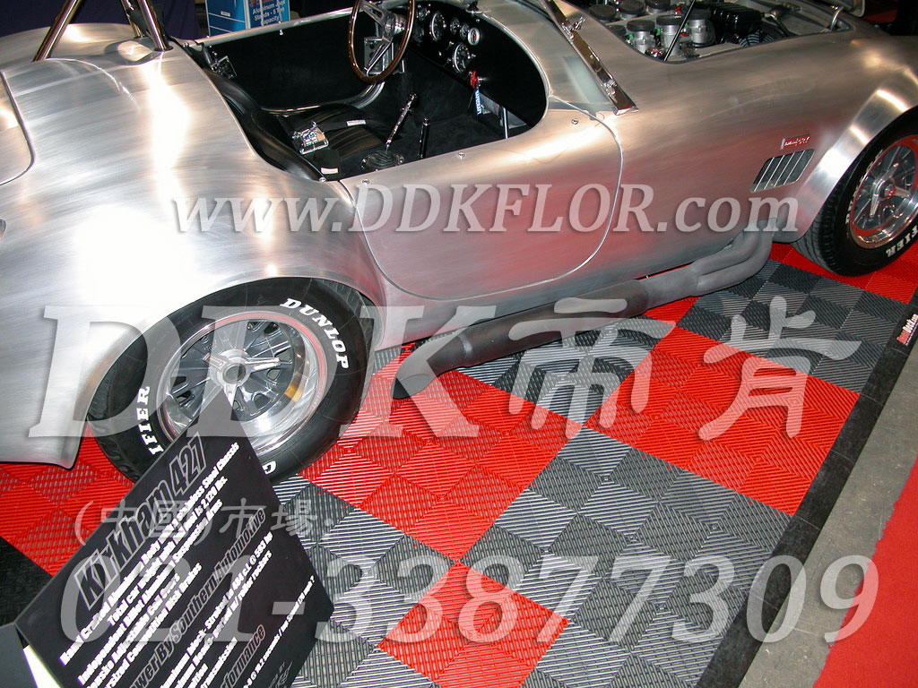 紅色+灰色組合安裝(12)_展覽展會地面地板材料樣板圖片,帝肯(DDK)_8100_680(展覽地面地板材料)效果圖 紅色+灰色組合安裝(12)_展覽展會地面地板材料樣板圖片,帝肯(DDK)_8100_680(展覽地面地板材料)效果圖,會展地板,可拼接展會塑膠地板,展會地板,展會地膠,展廳塑料格柵,展廳展車地墊,展臺地板,展銷會專用地板,汽車4s店卡扣展示板,汽車展廳地墊,汽車展廳地板,汽車展臺,汽車展示地墊,車型展示板,車展地板,車展地膠