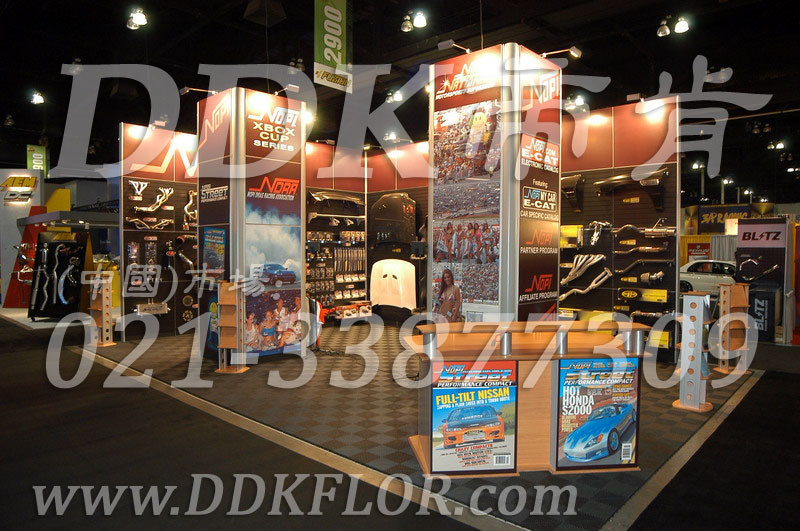 深灰組合安裝(26)_展覽展銷會展臺區(qū)地面地板鋪裝材料樣板圖片,帝肯(DDK)_8100_680(展覽地面地板材料)效果圖, 深灰組合安裝(26)_展覽展銷會展臺區(qū)地面地板鋪裝材料樣板圖片,帝肯(DDK)_8100_680(展覽地面地板材料)效果圖,會展地板,可拼接展會塑膠地板,展會地板,展會地膠,展廳塑料格柵,展廳展車地墊,展臺地板,展銷會專用地板