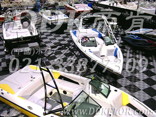 淺灰加深灰組合安裝(29)_游艇展覽展銷會展臺區地面地板鋪裝材料樣板圖片,帝肯(DDK)_8100_680(展覽地面地板材料)效果圖 淺灰加深灰組合安裝(29)_游艇展覽展銷會展臺區地面地板鋪裝材料樣板圖片,帝肯(DDK)_8100_680(展覽地面地板材料)效果圖,會展地板,可拼接展會塑膠地板,展會地板,展會地膠,展廳塑料格柵,展廳展車地墊,展臺地板,展銷會專用地板