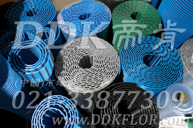 灰綠黑多色通底型防滑防疲勞毯（12）樣板圖片,帝肯(DDK)_1900（Comfort|康福特）效果圖，pvc防水地墊,pvc防滑卷材,z字型疏水墊,室外防水地板,塑膠透水地板,排水地墊,排水地板,排水防滑墊,泄水型地板磚,漏水地墊,漏水地膠,漏水橡膠墊,漏水防滑墊,疏水板,疏水墊,疏水型抗疲勞地墊,疏水地墊,疏水地席,疏水地毯,疏水防滑墊,疏水防滑地墊,疏水磚,耐油耐水地墊,透水地墊,透水地板膠墊,防水地墊,防水地毯,防水地膠墊,防水墊,防水防滑墊,防滑隔水墊,隔水地墊,隔水地板,隔水材料,工業耐油地墊,耐油地墊,耐油工業橡膠墊,耐油橡膠地墊,耐油膠墊,耐油橡膠墊,耐油防滑地墊,耐油防滑墊,重型防滑耐油墊,防油地墊,防油防滑墊,塑料防滑網格墊,塑料網格扳,塑料網格防滑地墊,工業用格柵地墊,柵格地墊,網格地墊,網格塑料地板墊,網格塑料墊,網格防滑墊,網格地板,防滑塑料網格,網孔地墊,網眼防滑,網狀防滑墊,網狀地毯