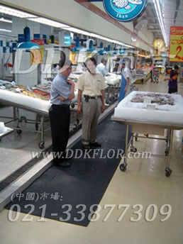 黑色_潮濕水產區地面防滑防護直紋網格毯(12)樣板圖片,帝肯(DDK)_1900_798(食堂餐廳廚房防滑材料)效果圖 黑色_潮濕水產區地面防滑防護直紋網格毯(12)樣板圖片,帝肯(DDK)_1900_798(食堂餐廳廚房防滑材料)效果圖,廚房地墊,廚房地毯,廚房地膠,廚房防滑地墊,廚房防滑地毯,廚房防滑地磚,廚房防滑墊,后廚用輸水墊,餐廳廚房專用地毯,餐廳防滑地墊,食堂專用防滑地毯,食堂用防滑地墊,食堂防滑墊,