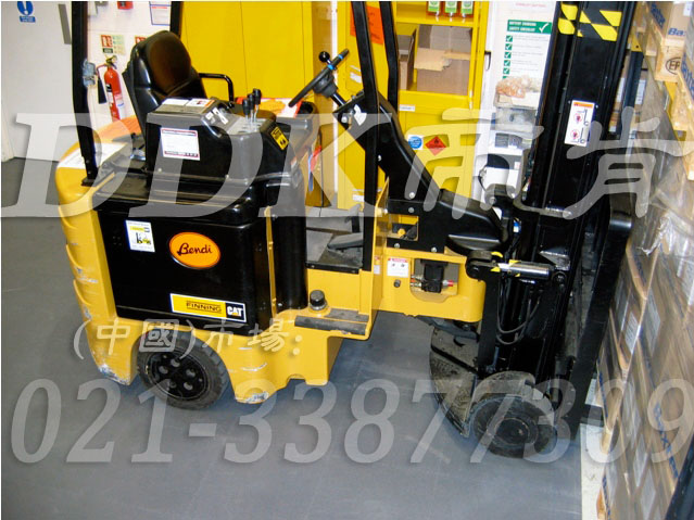 灰色地板_廠房倉庫重載裝卸區(qū)地面耐磨材料鋪裝樣板圖片,帝肯(DDK)_2000_9979(工業(yè)廠房車間地面材料)效果圖 灰色地板_廠房倉庫重載裝卸區(qū)地面耐磨材料鋪裝樣板圖片,帝肯(DDK)_2000_9979(工業(yè)廠房車間地面材料)效果圖,PVC拼接地墊,塑料拼接地板,塑料拼裝地板,拼裝地墊,拼接式防滑墊,拼接地板,拼裝地板,拼裝地膠,組合式地墊,工業(yè)地墊,工業(yè)地板,工業(yè)地板磚,工業(yè)地板膠,工業(yè)地板革,工業(yè)地毯,工業(yè)地磚,工業(yè)pvc地板 ,工業(yè)地膠,工業(yè)塑膠地板,工業(yè)橡膠地板,工業(yè)耐油地墊,工業(yè)走道地墊,工業(yè)防滑地墊,工業(yè)防滑墊,工廠地墊,工廠地板,工廠地板膠,工廠地毯,工廠地膠,工廠塑膠地板,工廠防滑墊,工廠用塑料地板,工廠防滑地墊,工廠車間地膠,工廠車間地板革,工廠走道地墊 ,工廠用橡膠地墊,耐油工業(yè)橡膠墊,pvc塑膠地墊,pvc塑膠地板,倉庫塑膠地板,廠房塑膠地板,圓點塑料橡膠地板-地毯-地墊,塑料地墊,塑料地板,塑料地板磚,塑料地板膠,塑料地板革,塑料地磚,塑膠地磚,塑料防滑墊,塑膠地板磚,塑膠防滑墊,塑膠防滑地墊,片材塑膠地板,車間塑膠地板,車間用地板膠,車間塑料防滑墊,車間防滑地墊,車間地墊,車間地板,車間防滑墊,車間防砸地板,鎖扣塑膠地板,過道地墊,過道地毯,防滑塑料地墊,防滑塑膠墊,維修車間地板,車間pvc地板,庫房地板,廠房地毯,廠房地板,廠房地膠,pvc活動地板,pvc橡膠地板,pvc塑膠鎖扣地板,pvc地膠,pvc地墊,pvc地板膠,pvc工業(yè)地板,pvc承重地板,pvc防滑地板,pvc防滑地膠,PVC防滑墊,pvc防滑地墊,互扣式地墊,鎖扣pvc地板,鎖扣地墊,銅錢紋地板膠-防滑地墊-地毯,銅錢紋防滑墊,過道防滑墊,安全通道用地板,安全地膠,安全地墊,安全橡膠地墊,安全防滑墊,實驗室地膠,辦公室地板,辦公室地板膠,叉車地墊,叉車地板,圓點橡膠地板,緩沖地墊,走道地墊,耐重壓地墊,耐重壓地板,聚氯乙烯地板,耐磨地板,耐磨地膠,耐磨防滑地板,車間地板磚,車間地膠墊 ,車間地面膠皮,防潮地板,防潮地墊,防潮地板磚,倉庫防潮地膠,倉庫地板,廠房防滑地膠,工業(yè)防滑地毯,耐壓地板,耐壓耐磨地毯,辦公室塑膠地板,辦公室地膠,地面保護墊,地面保護地毯,地面防滑墊,抗壓地墊,抗壓地板,凈化車間地板,無塵車間地板