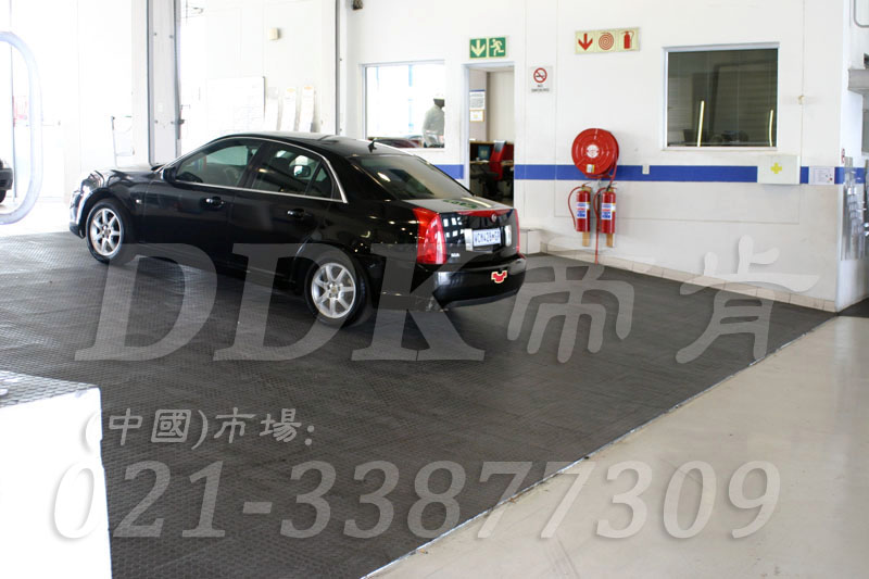 黑色防滑防油地面材料_汽修廠車間耐磨抗壓地板鋪裝(4)樣板圖片,帝肯(DDK)_2000_9979(工業(yè)廠房車間地面材料)效果圖 黑色防滑防油地面材料_汽修廠車間耐磨抗壓地板鋪裝(4)樣板圖片,帝肯(DDK)_2000_9979(工業(yè)廠房車間地面材料)效果圖,維修車間地板,安全通道用地板,工業(yè)pvc地板,pvc工業(yè)地板,工業(yè)地板磚,工業(yè)地板,工業(yè)地板膠,工業(yè)地膠,工業(yè)塑膠地板,工業(yè)橡膠地板,工業(yè)防滑墊,pvc承重地板,耐重壓地板,工廠車間地膠,工廠車間地板革,車間pvc地板,車間塑膠地板,車間用地板膠,車間地板磚,車間地板,車間防砸地板,車間地膠墊,車間地面膠皮,倉庫防潮地膠,倉庫地板,防潮地板,防潮板,塑料拼裝地板,塑料拼接地板,塑料橡膠地毯,塑料地板