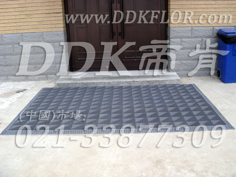 高級商用進門腳墊（8）_經典商務灰色樣板圖片,帝肯(DDK)_900_9000（LOTO|力拓）效果圖,三合一門口毯,三合一門墊,刮泥門墊,塑料門墊,大門腳墊,塑膠門墊,嵌入式門墊,廣告門墊,模塊拼接式門墊,橡膠門墊,腳墊門墊,自動門地墊,進門地墊,進門腳墊,門前地墊,門前墊,門前毯,門前腳墊,門廳地墊,門廳地毯,門廳腳墊,門廳除塵地墊,門口地墊,門口地毯,門口地面除塵刷,門口腳墊,門口腳踏墊,門口防塵地墊,門墊地毯,門墊地墊,門墊,門口除塵地墊,門口防滑墊,門口防滑地膠,門口防滑地墊,門口防塵墊,門口防塵地毯,防滑門墊,除塵門墊,除雪門墊,防塵門墊,pvc拼接式除塵墊,三合一防塵地墊,三合一防塵墊,三合一除塵墊,入口防塵地墊,刮泥除塵地墊,吸水吸塵地墊,防塵地墊,防塵地毯,防塵地膠墊,防塵墊,防塵防污地墊,防塵防滑地墊,除塵地墊,防滑除塵地墊,除塵腳墊,除塵墊,除塵地膠,除塵地毯,刮泥地墊,入口防水地墊,入口防滑墊,出入口地墊,PVC拼接地墊,室外拼接地墊,拼裝地墊,拼接式防滑墊,拼接式地墊,拼裝地膠,組合式地墊,模塊地墊