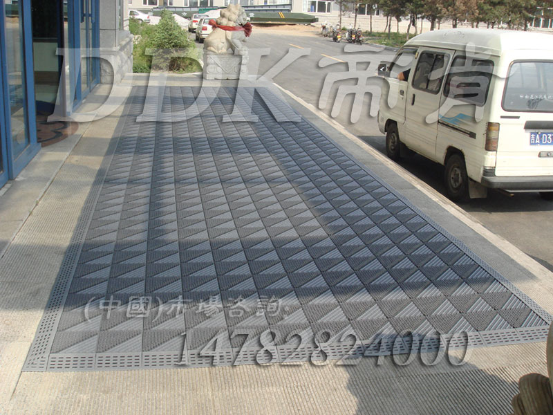 高級商用進門腳墊（14）_灰底加綠色樣板圖片,帝肯(DDK)_900_9000（LOTO|力拓）效果圖,三合一門口毯,三合一門墊,刮泥門墊,塑料門墊,大門腳墊,塑膠門墊,嵌入式門墊,廣告門墊,模塊拼接式門墊,橡膠門墊,腳墊門墊,自動門地墊,進門地墊,進門腳墊,門前地墊,門前墊,門前毯,門前腳墊,門廳地墊,門廳地毯,門廳腳墊,門廳除塵地墊,門口地墊,門口地毯,門口地面除塵刷,門口腳墊,門口腳踏墊,門口防塵地墊,門墊地毯,門墊地墊,門墊,門口除塵地墊,門口防滑墊,門口防滑地膠,門口防滑地墊,門口防塵墊,門口防塵地毯,防滑門墊,除塵門墊,除雪門墊,防塵門墊,pvc拼接式除塵墊,三合一防塵地墊,三合一防塵墊,三合一除塵墊,入口防塵地墊,刮泥除塵地墊,吸水吸塵地墊,防塵地墊,防塵地毯,防塵地膠墊,防塵墊,防塵防污地墊,防塵防滑地墊,除塵地墊,防滑除塵地墊,除塵腳墊,除塵墊,除塵地膠,除塵地毯,刮泥地墊,入口防水地墊,入口防滑墊,出入口地墊,PVC拼接地墊,室外拼接地墊,拼裝地墊,拼接式防滑墊,拼接式地墊,拼裝地膠,組合式地墊,模塊地墊