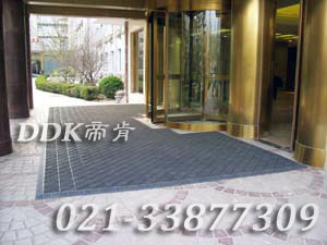 高級商用進門腳墊（21）樣板圖片,帝肯(DDK)_900_9000（LOTO|力拓）效果圖,三合一門口毯,三合一門墊,刮泥門墊,塑料門墊,大門腳墊,塑膠門墊,嵌入式門墊,廣告門墊,模塊拼接式門墊,橡膠門墊,腳墊門墊,自動門地墊,進門地墊,進門腳墊,門前地墊,門前墊,門前毯,門前腳墊,門廳地墊,門廳地毯,門廳腳墊,門廳除塵地墊,門口地墊,門口地毯,門口地面除塵刷,門口腳墊,門口腳踏墊,門口防塵地墊,門墊地毯,門墊地墊,門墊,門口除塵地墊,門口防滑墊,門口防滑地膠,門口防滑地墊,門口防塵墊,門口防塵地毯,防滑門墊,除塵門墊,除雪門墊,防塵門墊,pvc拼接式除塵墊,三合一防塵地墊,三合一防塵墊,三合一除塵墊,入口防塵地墊,刮泥除塵地墊,吸水吸塵地墊,防塵地墊,防塵地毯,防塵地膠墊,防塵墊,防塵防污地墊,防塵防滑地墊,除塵地墊,防滑除塵地墊,除塵腳墊,除塵墊,除塵地膠,除塵地毯,刮泥地墊,入口防水地墊,入口防滑墊,出入口地墊,PVC拼接地墊,室外拼接地墊,拼裝地墊,拼接式防滑墊,拼接式地墊,拼裝地膠,組合式地墊,模塊地墊