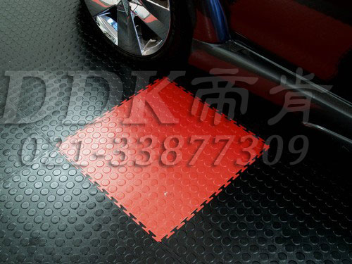 私家車庫裝修車庫地坪地面材料(7)_紅加黑灰色銅錢表面地板樣板圖片,帝肯(DDK)_2000_C618(地下車庫地面材料)效果圖 私家車庫裝修車庫地坪地面材料(7)_紅加黑灰色銅錢表面地板樣板圖片,帝肯(DDK)_2000_C618(地下車庫地面材料)效果圖,車庫pvc地板,車庫地坪,車庫地板,車庫地墊,車庫地膠,車庫塑料地毯,車庫塑膠地板,車庫防滑墊,別墅私家車庫裝修