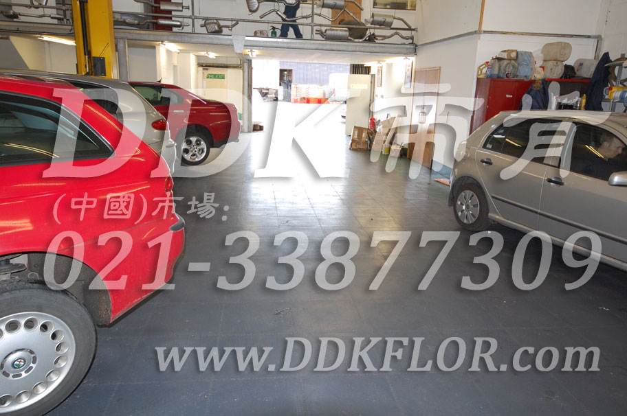 車庫裝修車庫地坪地面材料(16)_灰色平紋防滑表面車庫地板樣板圖片,帝肯(DDK)_2000_C618(地下車庫地面材料)效果圖 車庫裝修車庫地坪地面材料(16)_灰色平紋防滑表面車庫地板樣板圖片,帝肯(DDK)_2000_C618(地下車庫地面材料)效果圖,別墅私家車庫裝修,車庫pvc地板,車庫地坪,車庫地墊,車庫地板,車庫地膠,車庫塑料地毯,車庫塑膠地板,車庫防滑墊,停車場防滑墊