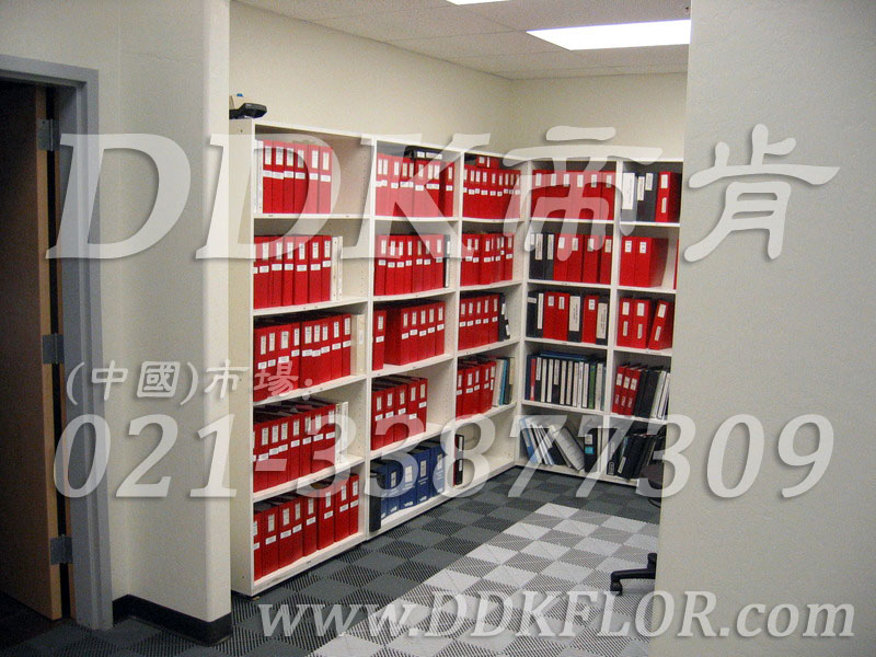 灰色組合(8)快速拼裝型辦公室地板磚樣板圖片,帝肯(DDK)_8100_8850(辦公室地面裝修材料)效果圖 灰色組合(8)快速拼裝型辦公室地板磚樣板圖片,帝肯(DDK)_8100_8850(辦公室地面裝修材料)效果圖,辦公室pvc地板,辦公室地板,辦公室地板磚,辦公室地板膠,辦公室地膠,辦公室塑膠地板,辦公室片材地板