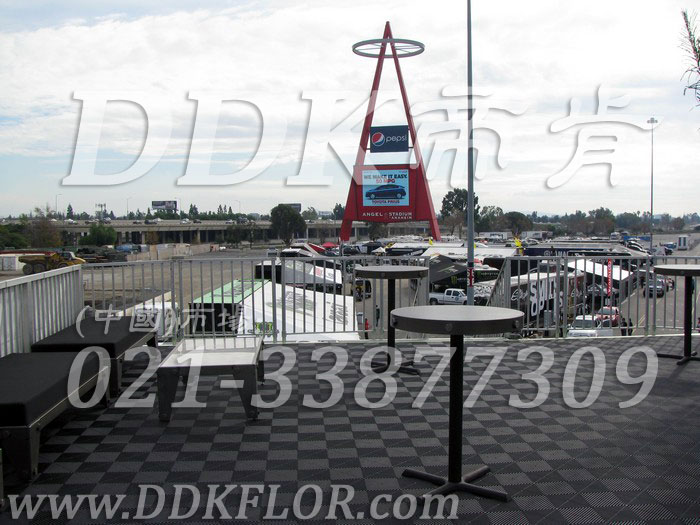 室外樓頂露臺(tái)地面裝修效果圖_深灰色涼臺(tái)地磚（1）樣板圖片,帝肯(DDK)_8100_T500（露天陽(yáng)臺(tái)地面材料）效果圖,別墅陽(yáng)臺(tái)地板,別墅陽(yáng)臺(tái)裝修,室外陽(yáng)臺(tái)地板,室外陽(yáng)臺(tái)磚,室外露臺(tái)地磚,室外露臺(tái)裝修,舞臺(tái)地板,陽(yáng)臺(tái)地板磚,陽(yáng)臺(tái)地磚裝修,陽(yáng)臺(tái)戶外地板,陽(yáng)臺(tái)拼裝地板,陽(yáng)臺(tái)裝修,露臺(tái)地板,露臺(tái)地磚,露臺(tái)地面裝修,露臺(tái)拼接地板,露臺(tái)花園裝修,露臺(tái)防滑地板,露臺(tái)防滑地磚,頂樓露臺(tái)裝修,室外生態(tài)地板,室外環(huán)保地板,室外防腐地板