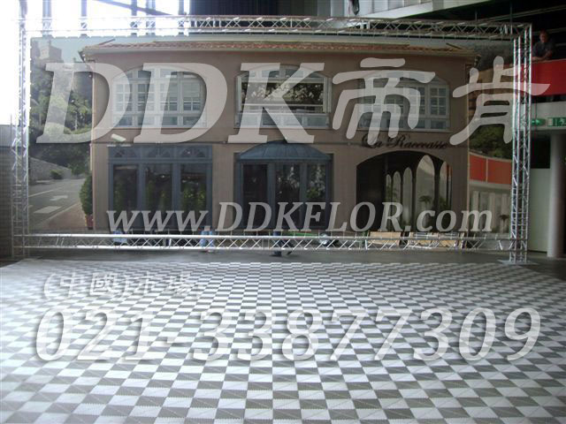 室外表演舞臺(tái)地面裝修效果圖_深灰色露臺(tái)防水地板（5）樣板圖片,帝肯(DDK)_8100_T500（露天陽(yáng)臺(tái)地面材料）效果圖,別墅陽(yáng)臺(tái)地板,別墅陽(yáng)臺(tái)裝修,室外陽(yáng)臺(tái)地板,室外陽(yáng)臺(tái)磚,室外露臺(tái)地磚,室外露臺(tái)裝修,舞臺(tái)地板,陽(yáng)臺(tái)地板磚,陽(yáng)臺(tái)地磚裝修,陽(yáng)臺(tái)戶外地板,陽(yáng)臺(tái)拼裝地板,陽(yáng)臺(tái)裝修,露臺(tái)地板,露臺(tái)地磚,露臺(tái)地面裝修,露臺(tái)拼接地板,露臺(tái)花園裝修,露臺(tái)防滑地板,露臺(tái)防滑地磚,頂樓露臺(tái)裝修,室外生態(tài)地板,室外環(huán)保地板,室外防腐地板