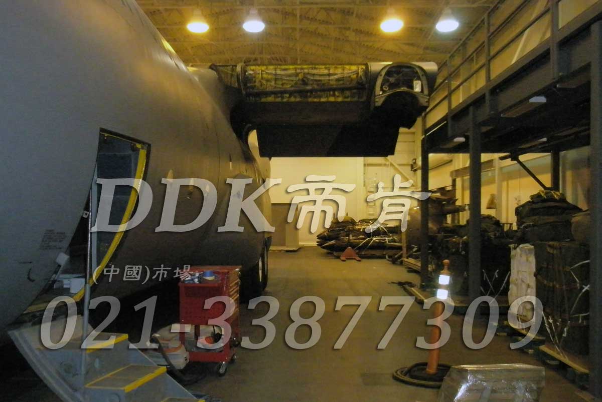 灰色_飛機(jī)檢修庫(kù)地面專用地板鋪設(shè)樣板圖片,帝肯(DDK)_2000_8979(廠房地面做法圖集)效果圖 灰色_飛機(jī)檢修庫(kù)地面專用地板鋪設(shè)樣板圖片,帝肯(DDK)_2000_8979(廠房地面做法圖集)效果圖,廠房地板材料,廠房地膠,廠房塑膠地板,廠房防滑地膠,工廠地板,工廠用塑料地板,工廠塑膠地板,工廠車間地板革