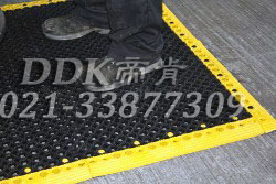 經濟型網孔防油防水防滑地墊_顏色黑色_7mm厚樣板圖片,帝肯(DDK)_8250_9979(車間地面耐油防滑材料)效果圖 經濟型網孔防油防水防滑地墊_顏色黑色_7mm厚樣板圖片,帝肯(DDK)_8250_9979(車間地面耐油防滑材料)效果圖,塑料防滑網格墊,塑料網格防滑地墊,塑料網格扳,網格塑料墊,網格地墊,網格地板,網格防滑墊,網格塑料地板墊,防滑塑料網格,網孔地墊,室外拼接地墊,拼裝地墊,拼接式地墊,拼接式防滑墊,防滑拼墊,PVC拼接地墊,室外鏤空拼裝地板,漏水防滑墊,漏水地膠,漏水地墊,漏水橡膠墊,透水地墊,防水地墊,防水地毯,防水墊,防水地膠墊,防水防滑墊,隔水地墊,隔水地板,隔水材料,耐油耐水地墊,疏水墊,疏水性材料,疏水磚,疏水防滑地墊,疏水防滑墊,疏水板,塑料膠墊,pvc防水地墊,z字型疏水墊,衛生間防水地墊,衛生間防水墊,衛生間地板隔水墊,排水地墊,排水地板,排水防滑墊,泄水型地板磚,透水防滑塑膠地墊,防滑隔水墊,防潮地墊,pvc防滑地膠,PVC防滑墊,pvc地墊,pvc地膠