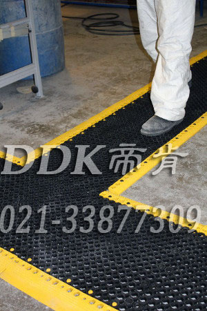 多孔防油防水走道防滑地毯_顏色黑色_7mm厚樣板圖片,帝肯(DDK)_8250_9979(車間地面耐油防滑材料)效果圖 多孔防油防水走道防滑地毯_顏色黑色_7mm厚樣板圖片,帝肯(DDK)_8250_9979(車間地面耐油防滑材料)效果圖,塑料防滑網格墊,塑料網格防滑地墊,塑料網格扳,網格塑料墊,網格地墊,網格地板,網格防滑墊,網格塑料地板墊,防滑塑料網格,網孔地墊,室外拼接地墊,拼裝地墊,拼接式地墊,拼接式防滑墊,防滑拼墊,PVC拼接地墊,室外鏤空拼裝地板,漏水防滑墊,漏水地膠,漏水地墊,漏水橡膠墊,透水地墊,防水地墊,防水地毯,防水墊,防水地膠墊,防水防滑墊,隔水地墊,隔水地板,隔水材料,耐油耐水地墊,疏水墊,疏水性材料,疏水磚,疏水防滑地墊,疏水防滑墊,疏水板,塑料膠墊,pvc防水地墊,z字型疏水墊,衛生間防水地墊,衛生間防水墊,衛生間地板隔水墊,排水地墊,排水地板,排水防滑墊,泄水型地板磚,透水防滑塑膠地墊,防滑隔水墊,防潮地墊,pvc防滑地膠,PVC防滑墊,pvc地墊,pvc地膠