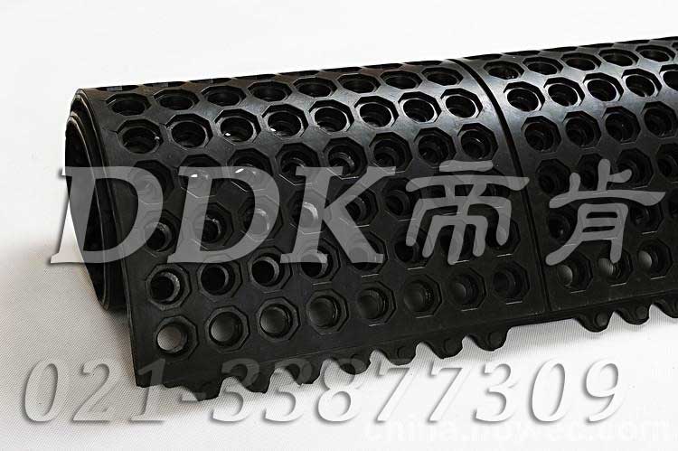 黑色有孔防滑疏水防震防護膠墊樣板圖片,帝肯(DDK)_4800_MD900X900(Rmaid900X900|樂美達)效果圖 黑色有孔防滑疏水防震防護膠墊樣板圖片,帝肯(DDK)_4800_MD900X900(Rmaid900X900|樂美達)效果圖,減震橡膠墊,多孔橡膠墊,安全橡膠地墊,工廠用橡膠地墊,橡膠地毯,橡膠彈性地墊,橡膠腳墊,橡膠防滑地墊,橡膠防滑墊,漏水橡膠墊,耐油工業橡膠墊,耐油橡膠地墊,耐油橡膠墊,船用橡膠墊,船用橡膠防滑墊,車間橡膠墊,防滑橡膠地墊,防滑橡膠墊,預制型橡膠卷材,衛生間防水墊,衛生間防水地墊,廚房疏水材料,衛生間地板隔水墊,室外防滑透水墊,排水地墊,漏水地墊,漏水地膠,泄水型地板磚,疏水墊,疏水性材料,疏水型抗疲勞地墊,疏水地膠,疏水地毯,疏水地席,疏水地墊,疏水磚,疏水防滑地墊,透水地墊,防水地墊,防滑隔水墊,防水防滑墊,防水墊,防水地膠墊,防水地毯,隔水地墊,隔水材料,茶水間防滑地墊,排水防滑墊,多孔防滑地墊,帶孔防滑墊,網孔地墊,戶外網狀橡膠墊,網格地墊,網格防滑墊,網狀防滑墊,網眼防滑