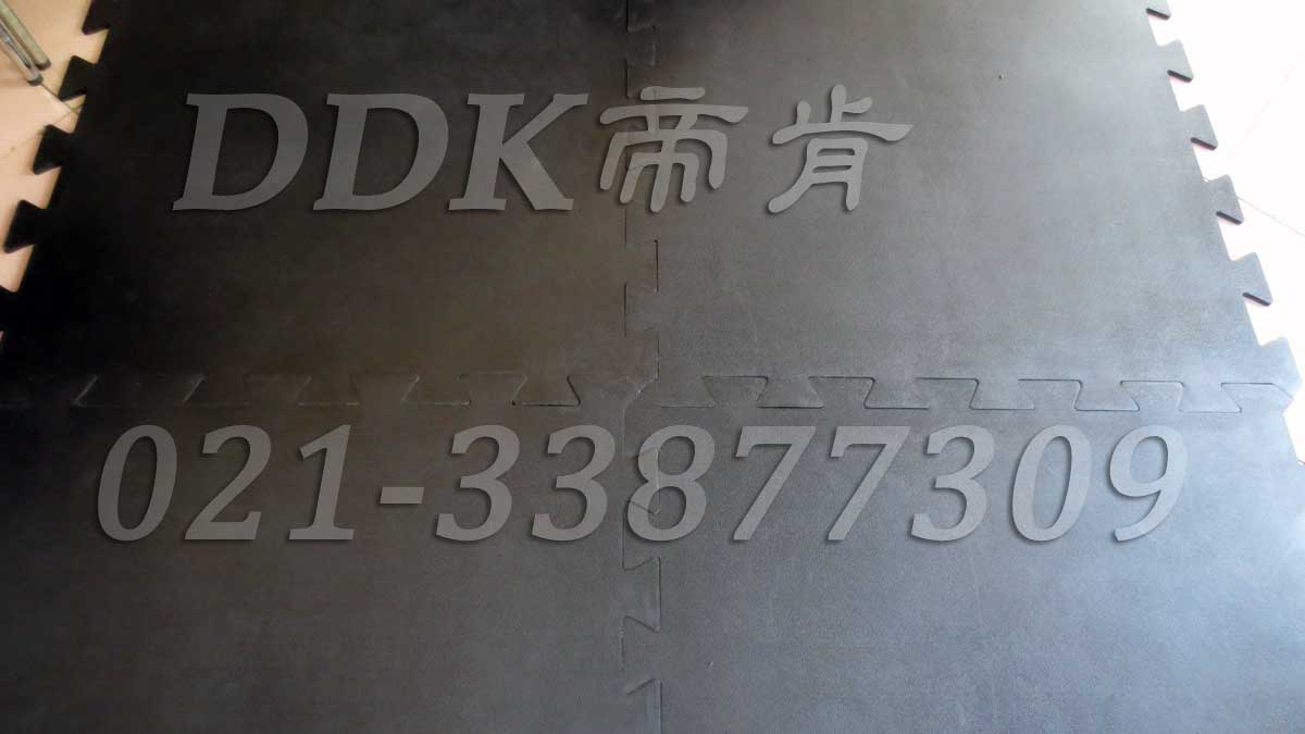 重型抗壓防震工業(yè)地板材料樣板圖片,帝肯(DDK)_4100（Honda|宏達(dá)）效果圖，抗壓地墊,抗壓地板,耐壓地板,耐壓耐磨地毯,耐重壓地墊,耐重壓地板,膠墊,腳墊,工業(yè)地板磚,車(chē)間地板磚,維修車(chē)間地板,車(chē)間地板防護(hù)墊,pvc工業(yè)地板,工業(yè)地板,工業(yè)地墊,工業(yè)地坪,工業(yè)地膠,工業(yè)地磚,工業(yè)地板膠,工廠(chǎng)地墊,工廠(chǎng)地板,工廠(chǎng)地板膠,工廠(chǎng)地毯,工廠(chǎng)腳墊,工業(yè)防滑墊,工廠(chǎng)用橡膠地墊,汽車(chē)維修車(chē)間用地板,車(chē)間地板,車(chē)間橡膠地板,車(chē)間橡膠墊,車(chē)間用地板膠,車(chē)間防滑地墊,車(chē)間防滑墊,車(chē)間防砸地板,軟質(zhì)地板,車(chē)間pvc地板,車(chē)間地坪,車(chē)間地墊,車(chē)間塑膠地板,車(chē)間地面膠皮,車(chē)間地膠墊,車(chē)間地毯,安全地膠,安全墊,安全橡膠地墊,安全防滑墊,耐磨地板,耐磨地墊,耐磨地膠,耐磨防滑地板,樹(shù)皮紋,蛇皮紋