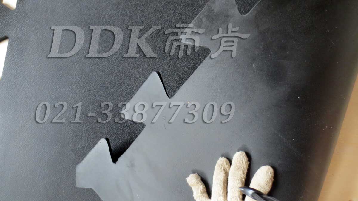 10mm厚_高韌性耐壓防滑防砸地面防護(hù)地板材料樣板圖片,帝肯(DDK)_4100（Honda|宏達(dá)）效果圖，抗壓地墊,抗壓地板,耐壓地板,耐壓耐磨地毯,耐重壓地墊,耐重壓地板,膠墊,腳墊,工業(yè)地板磚,車(chē)間地板磚,維修車(chē)間地板,車(chē)間地板防護(hù)墊,pvc工業(yè)地板,工業(yè)地板,工業(yè)地墊,工業(yè)地坪,工業(yè)地膠,工業(yè)地磚,工業(yè)地板膠,工廠(chǎng)地墊,工廠(chǎng)地板,工廠(chǎng)地板膠,工廠(chǎng)地毯,工廠(chǎng)腳墊,工業(yè)防滑墊,工廠(chǎng)用橡膠地墊,汽車(chē)維修車(chē)間用地板,車(chē)間地板,車(chē)間橡膠地板,車(chē)間橡膠墊,車(chē)間用地板膠,車(chē)間防滑地墊,車(chē)間防滑墊,車(chē)間防砸地板,軟質(zhì)地板,車(chē)間pvc地板,車(chē)間地坪,車(chē)間地墊,車(chē)間塑膠地板,車(chē)間地面膠皮,車(chē)間地膠墊,車(chē)間地毯,安全地膠,安全墊,安全橡膠地墊,安全防滑墊,耐磨地板,耐磨地墊,耐磨地膠,耐磨防滑地板,樹(shù)皮紋,蛇皮紋