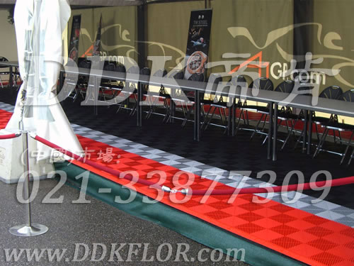 A1世界杯汽車大獎賽上海站休息招待區帳篷地面鋪設用展會活動地板實景_嚴謹黑配色熱烈紅創意組合拼裝效果樣板圖片,帝肯(DDK)_8100_600(戶外活動用帳篷地面材料)效果圖 A1世界杯汽車大獎賽上海站休息招待區帳篷地面鋪設用展會活動地板實景_嚴謹黑配色熱烈紅創意組合拼裝效果樣板圖片,帝肯(DDK)_8100_600(戶外活動用帳篷地面材料)效果圖,會展地板,可拼接展會塑膠地板,展會地膠,展銷會專用地板,展會地板,活動地板,pvc活動地板,移動篷房用地板,帳篷地墊,帳篷地毯,帳篷地膠