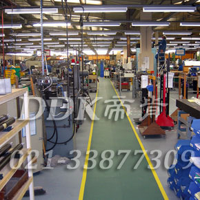 西寧全球500強某美資機械制造工廠車間地板鋪裝現場圖例_綠色加黃色警示邊通道地板樣板圖片,帝肯(DDK)_2000_9200(廠房通道地板防護材料)效果圖 西寧全球500強某美資機械制造工廠車間地板鋪裝現場圖例_綠色加黃色警示邊通道地板樣板圖片,帝肯(DDK)_2000_9200(廠房通道地板防護材料)效果圖,安全通道用地板,工業走道地墊,工廠走道地墊,走道墊,走道地墊,過道防滑墊,通道防滑墊,過道地墊,過道地毯,通道地毯,工廠地板,工業防滑地板,工業pvc地板,工廠車間地板革,工廠用塑料地板,車間地板磚,車間用地板膠,車間地板,車間塑膠地板,車間橡膠地板,工廠車間地膠,工廠車間地坪保護地板,工廠地板膠,抗壓地板,拼接地板,模塊地板,地板膠,塑料拼裝地板,工業地板膠,工業地板磚,工業地板,廠房塑膠地板,廠房地板材料,pvc地板磚,pvc工業地板,pvc地板膠,pvc塑膠地板