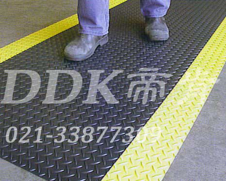 車間水泥地廠房地面過道地毯鋪裝現場圖例_提供定制加工生產人字紋防滑走道地毯樣板圖片,帝肯(DDK)_HD220(Duxton|皇爵)效果圖 車間水泥地廠房地面過道地毯鋪裝現場圖例_提供定制加工生產人字紋防滑走道地毯樣板圖片,帝肯(DDK)_HD220(Duxton|皇爵)效果圖,pvc防滑卷材,塑料防滑地毯,工業防滑地毯,橡膠防滑地毯,防滑地毯,pvc防滑地毯,pvc塑料地毯,通道地毯,防滑塑料毯,人字紋,鋼花紋,鐵板紋