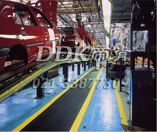 福特汽車廠流水線旁地坪漆地面耐油防滑材料鋪設(shè)現(xiàn)場圖例_提供定制加工生產(chǎn)帶黃色警示邊的車間走道防滑地毯樣板圖片,帝肯(DDK)_HD220(Duxton|皇爵)效果圖 福特汽車廠流水線旁地坪漆地面耐油防滑材料鋪設(shè)現(xiàn)場圖例_提供定制加工生產(chǎn)帶黃色警示邊的車間走道防滑地毯樣板圖片,帝肯(DDK)_HD220(Duxton|皇爵)效果圖,流水線地墊,流水線防滑墊,pvc防滑卷材,塑料防滑地毯,工業(yè)防滑地毯,橡膠防滑地毯,防滑地毯,pvc防滑地毯,pvc塑料地毯,通道地毯,防滑塑料毯