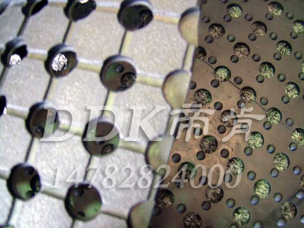 耐磨抗壓多孔橡膠材質地毯_黑色樣板圖片,帝肯(DDK)_4500_222（室外草坪走道鋪設材料）效果圖,帶孔防滑墊,多孔橡膠墊,多孔防滑地墊