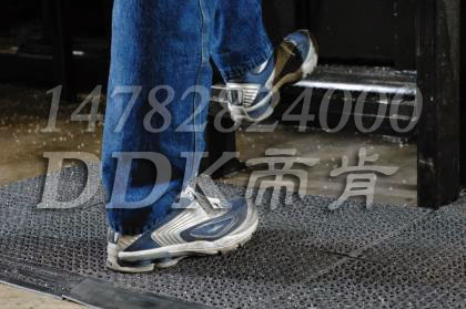 【耐油防滑工業疏水地墊】兼具防站立疲勞功能的耐油防滑工業疏水地墊樣板圖片,帝肯(DDK)_8300_9979(防水防油型車間地面防滑材料)效果圖 【耐油防滑工業疏水地墊】兼具防站立疲勞功能的耐油防滑工業疏水地墊樣板圖片,帝肯(DDK)_8300_9979(防水防油型車間地面防滑材料)效果圖,工業地墊,工業地膠,工業用格柵地墊,工業耐油地墊,工業腳墊,工廠走道地墊,工廠車間地膠,工廠防滑墊,工廠防滑地墊,車間地墊,車間地膠墊,車間塑料防滑墊,車間橡膠墊,車間防滑地墊,車間防滑墊