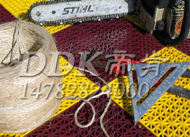 【放工具地墊】防止碰傷損壞用放工具地墊樣板圖片,帝肯(DDK)_8300_9979（防水防油型車間地面防滑材料）效果圖,工業地墊,工廠地墊,車間地墊