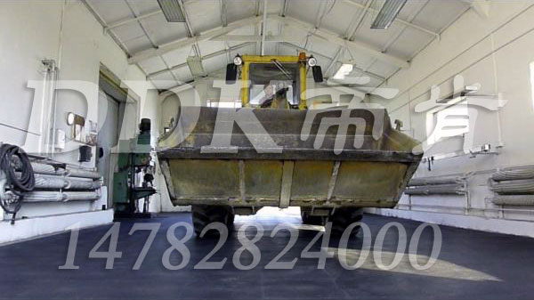 【重型防壓耐沖擊地板保護(hù)材料】過(guò)重車(chē)的工廠(chǎng)樓面過(guò)道怎么處理？樣板圖片,帝肯(DDK)_2000_9979(工業(yè)廠(chǎng)房車(chē)間地面材料)效果圖,pvc承重地板,承重地磚,承重地膠墊,耐重壓地板,重型地板,抗壓地板,耐壓地膠,耐壓地磚,耐壓地板