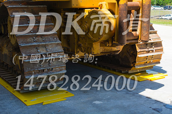 帝肯(DDK)_2750(BULL|公牛)履帶車地坪防護板 帝肯(DDK)_2750(BULL|公牛)履帶車地坪防護板,承重防護地板,抗重壓地墊,50噸履帶車地面保護板,耐磨地膠