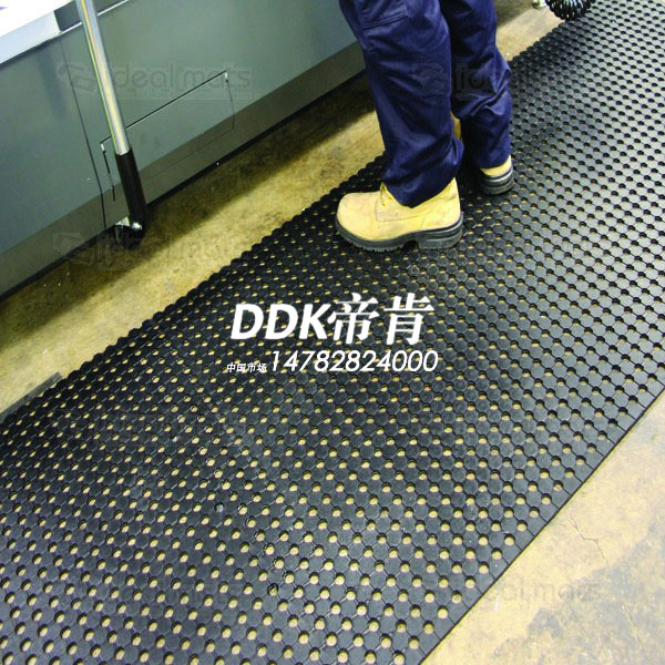 1.8*10米多孔卷材適用于潮濕區域的重型安全防滑地墊10mm厚橡膠墊
1.8*10米多孔卷材適用于潮濕區域的重型安全防滑地墊10mm厚橡膠墊