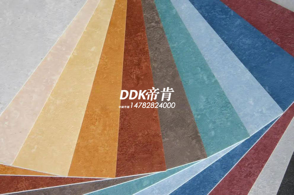 商業塑膠地板完整指南：同質透心地膠與復合pvc地板到底什么區別？